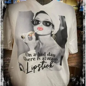 On a Bad Day There is Always Lipstick, Sand